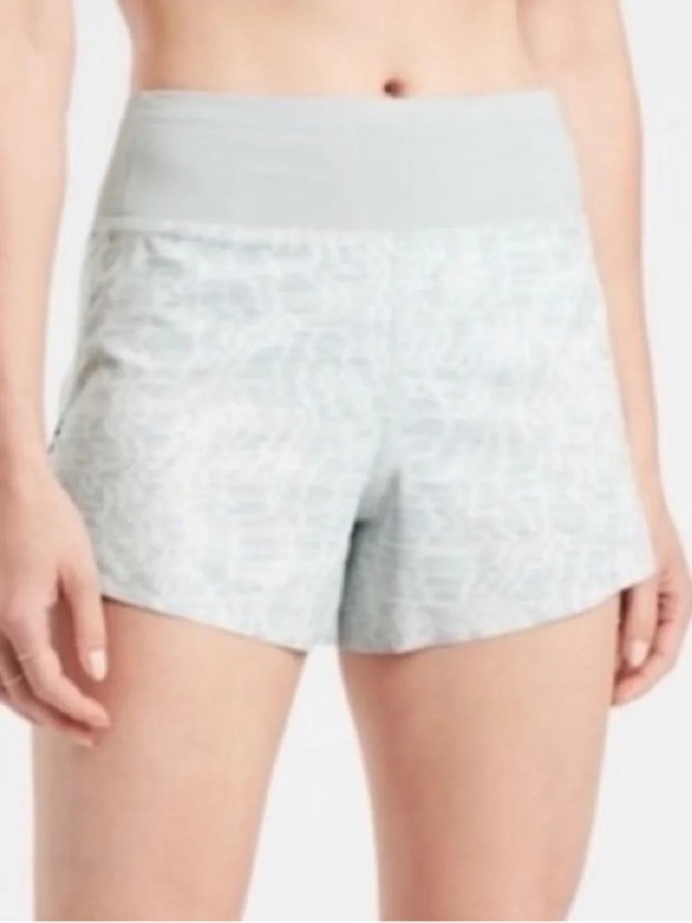 Athleta Printed Run With It 4.5” shorts in a Begonia Sage